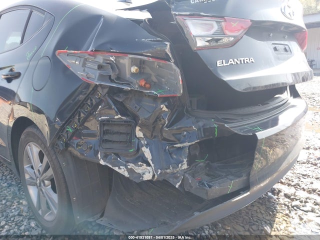 KMHD84LF8HU206040 Hyundai ELANTRA SE