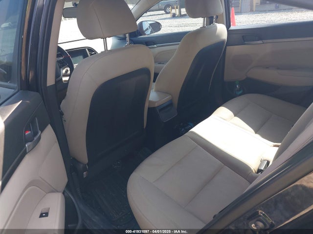 KMHD84LF8HU206040 Hyundai ELANTRA SE
