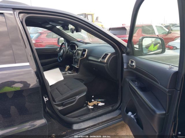 1C4RJEAG8HC685372 Jeep Grand Cherokee Laredo 4x2