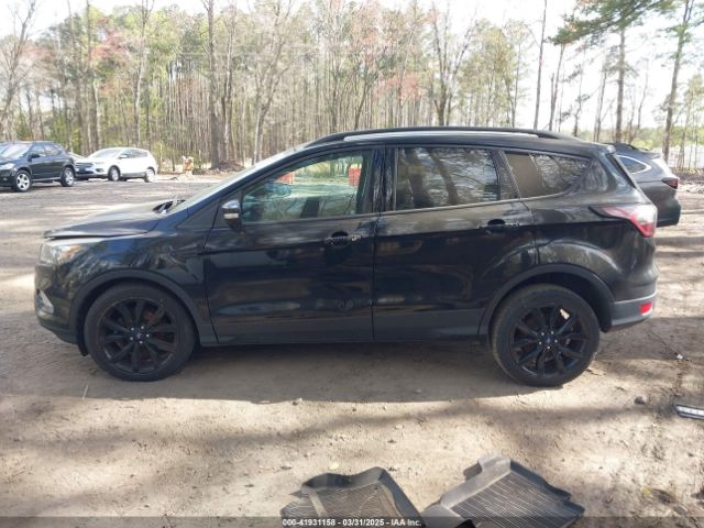 1FMCU0JD1HUE65762 Ford Escape Titanium