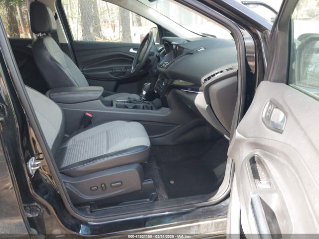 1FMCU0JD1HUE65762 Ford Escape Titanium