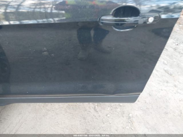 1FMCU0JD1HUE65762 Ford Escape Titanium