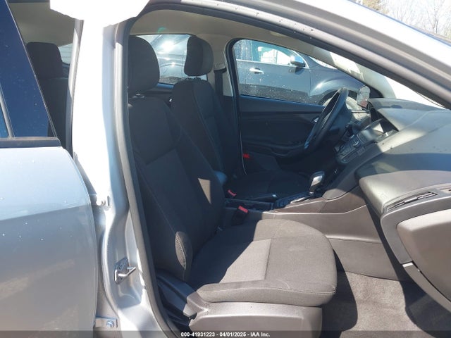 1FADP3K28JL236981 Ford FOCUS SE