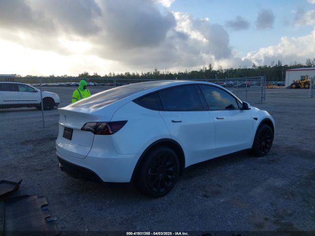 2025 TESLA MODEL Y 7SAYGDEE7SA345718 Photo 3