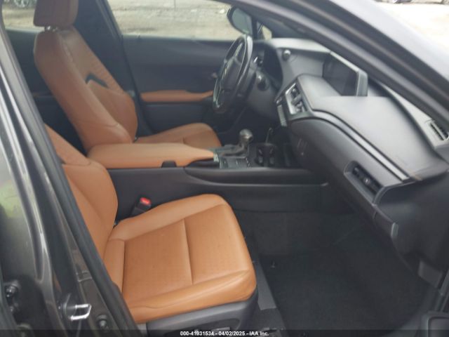 JTHX3JBH4N2047315 Lexus UX 200