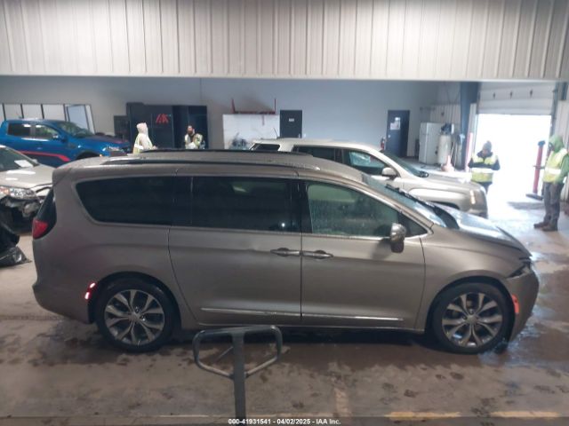 2C4RC1GG9JR256765 Chrysler Pacifica Limited