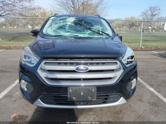 1FMCU9J98HUA56853 Ford Escape Titanium