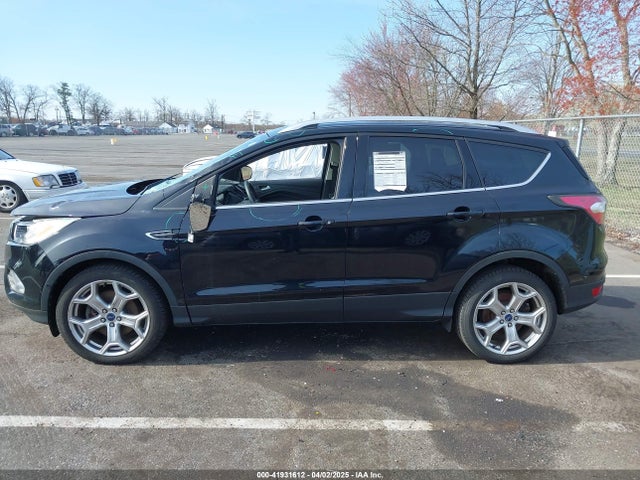 1FMCU9J98HUA56853 Ford Escape Titanium