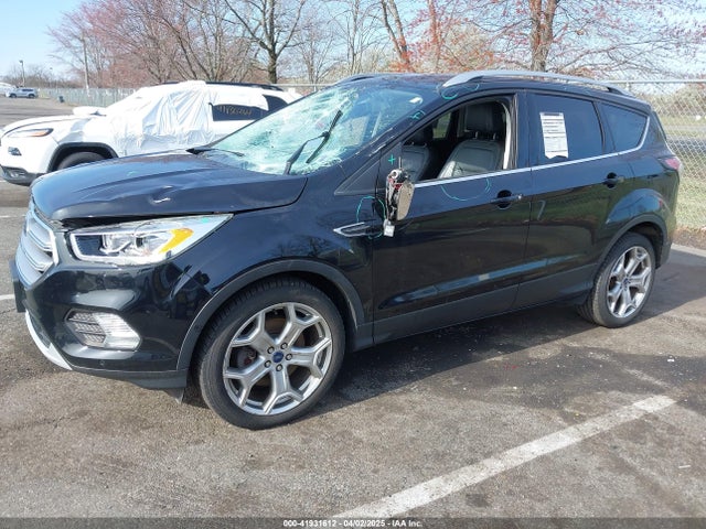 1FMCU9J98HUA56853 Ford Escape Titanium