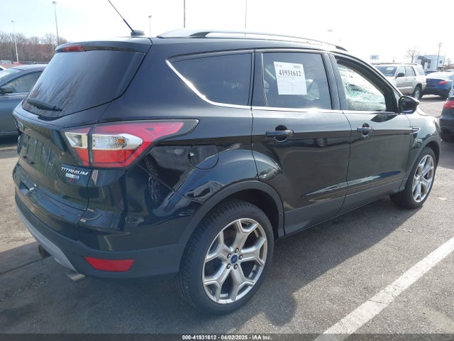 1FMCU9J98HUA56853 Ford Escape Titanium