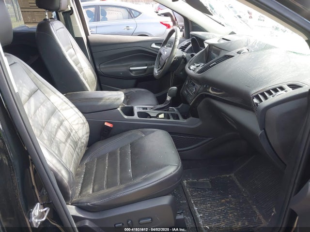 1FMCU9J98HUA56853 Ford Escape Titanium