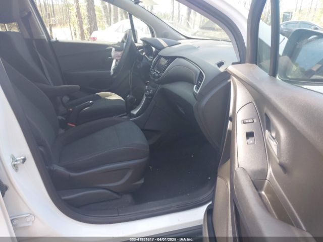 3GNCJKSB8LL116307 Chevrolet Trax Fwd Ls