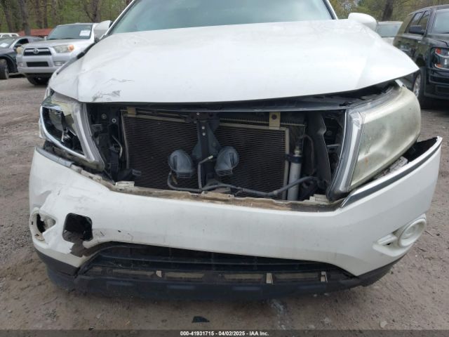 5N1AR2MN6EC653705 Nissan Pathfinder S