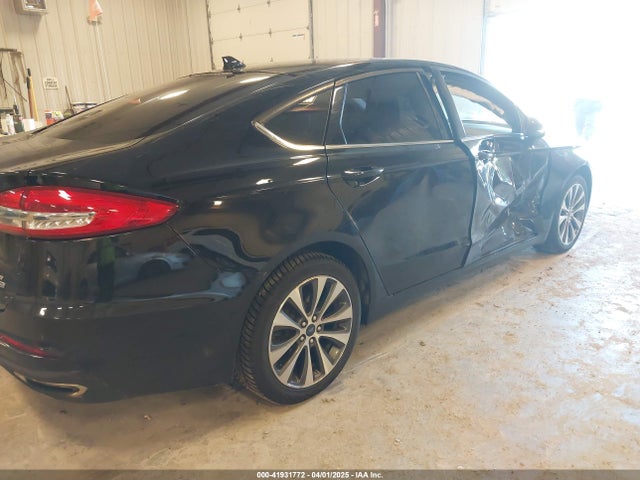 3FA6P0T9XKR259670 Ford FUSION SE