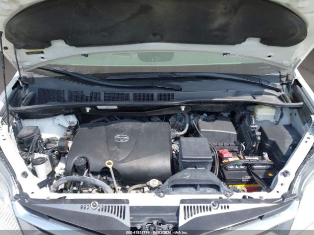 5TDYZ3DC0JS956785 Toyota Sienna Xle Premium 8 Passenger