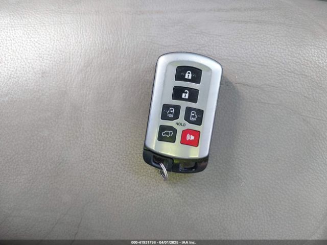 5TDYZ3DC0JS956785 Toyota Sienna Xle Premium 8 Passenger