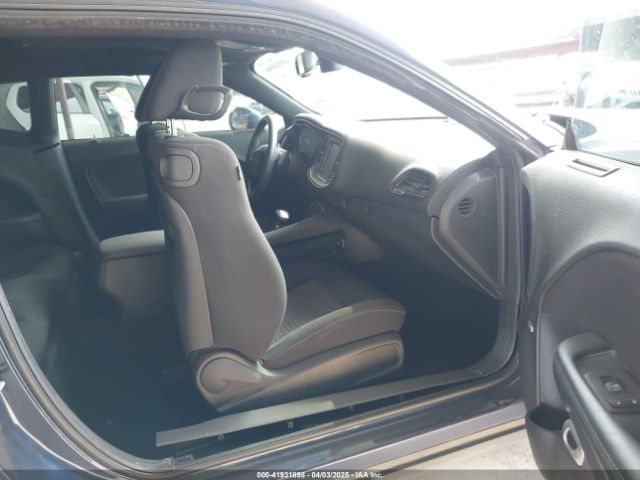 2C3CDZAG5FH723983 Dodge Challenger Sxt