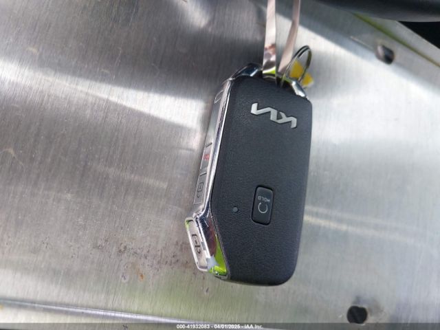 KNDEU2AA4P7370298 KIA SELTOS S