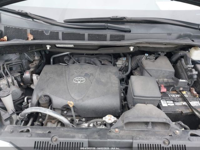 5TDYZ3DC6HS826682 Toyota Sienna Xle 8 Passenger