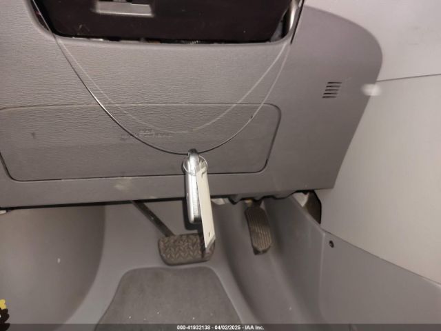 5TDYZ3DC6HS826682 Toyota Sienna Xle 8 Passenger