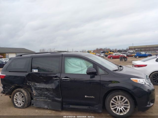 5TDYZ3DC6HS826682 Toyota Sienna Xle 8 Passenger