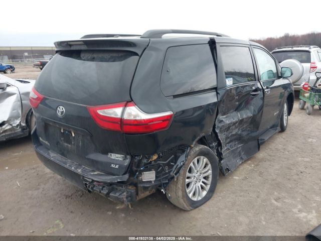 5TDYZ3DC6HS826682 Toyota Sienna Xle 8 Passenger