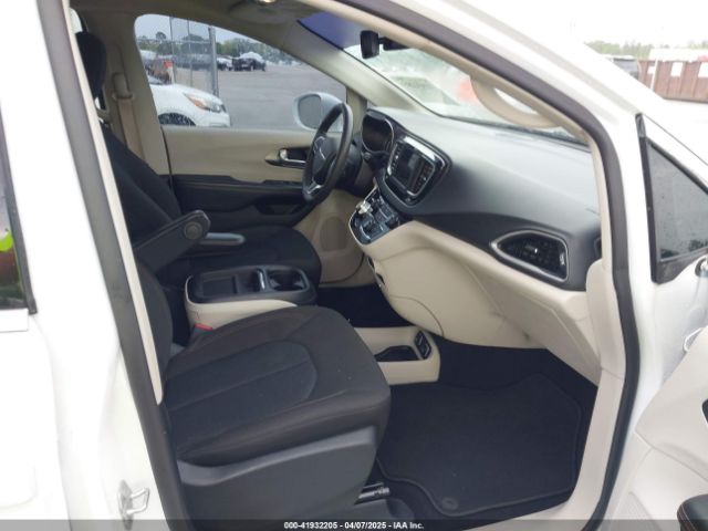 2C4RC1FG4LR135808 Chrysler Pacifica Touring