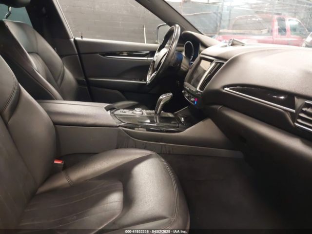 2019 MASERATI LEVANTE ZN661XUA5KX308311 Photo 4