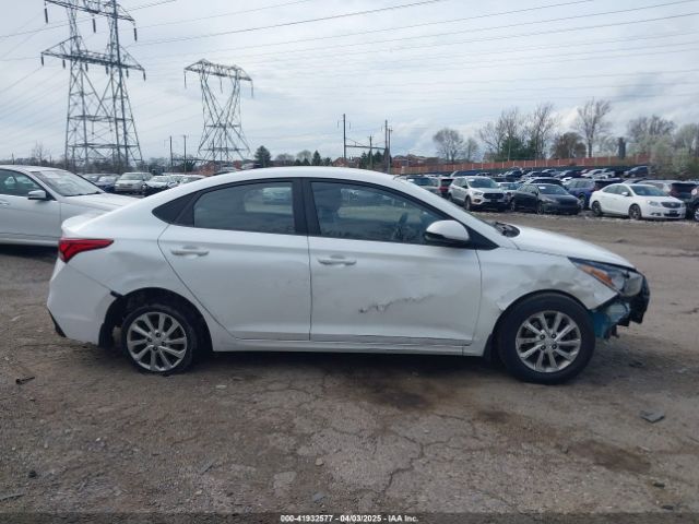 3KPC24A3XJE017548 Hyundai Accent Sel