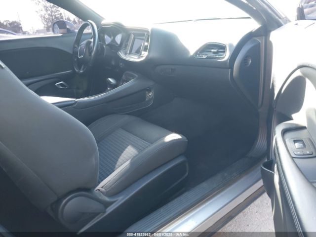 2C3CDZAG5JH325343 Dodge Challenger Sxt