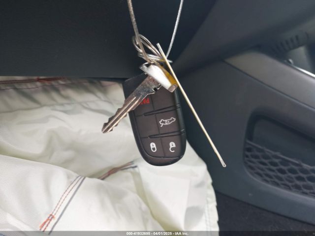 3C4PDCAB9JT428125 Dodge JOURNEY SE
