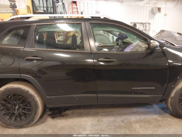 1C4PJMAB7EW114147 Jeep Cherokee Sport