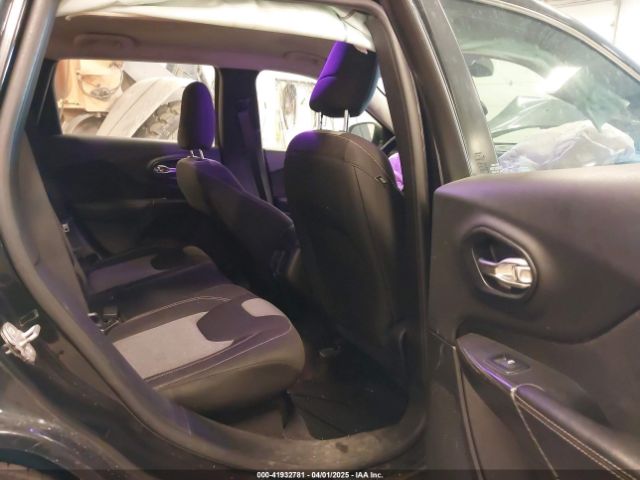 1C4PJMAB7EW114147 Jeep Cherokee Sport