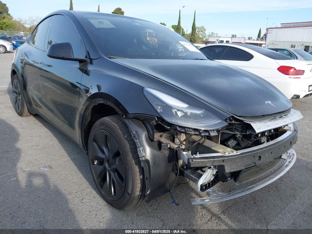 2025 TESLA MODEL Y 7SAYGDED9SF304730 Photo 0