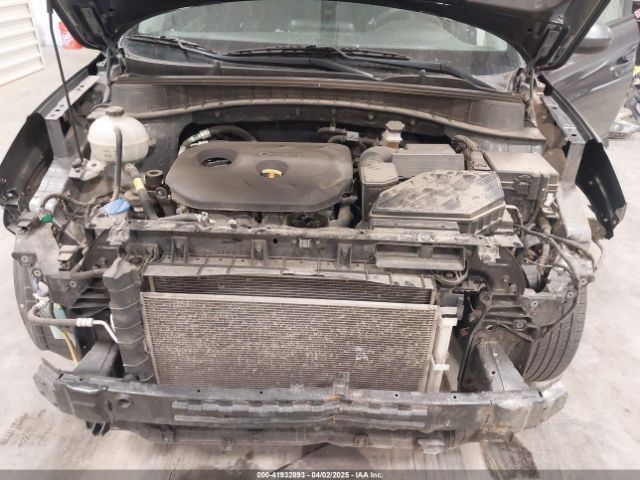 KM8J2CA46KU960142 Hyundai TUCSON SE