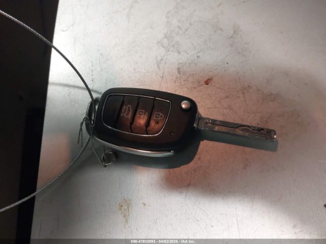 KM8J2CA46KU960142 Hyundai TUCSON SE