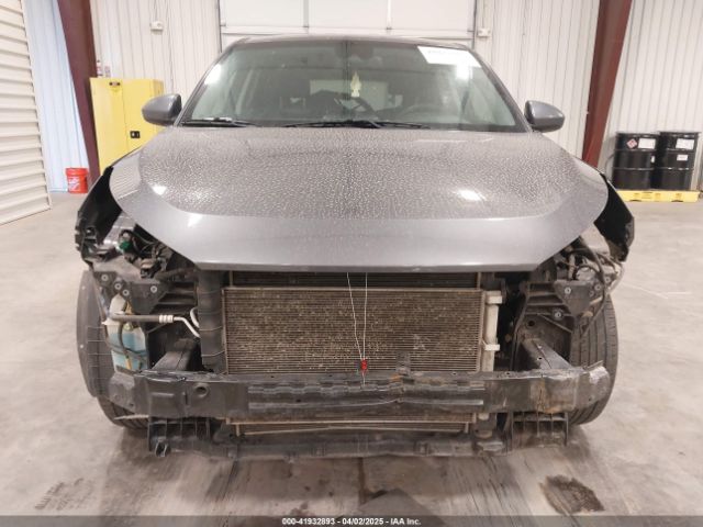 KM8J2CA46KU960142 Hyundai TUCSON SE