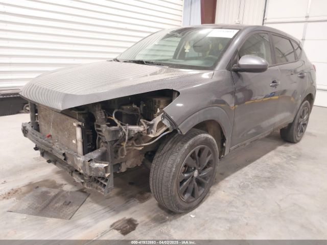 KM8J2CA46KU960142 Hyundai TUCSON SE