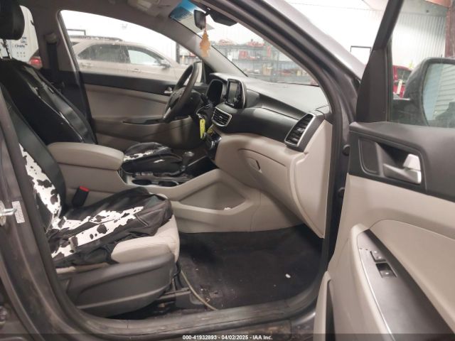 KM8J2CA46KU960142 Hyundai TUCSON SE