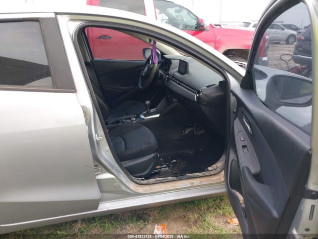 3MYDLBYV1KY500070 Toyota YARIS LE