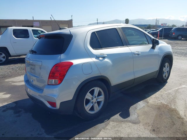 3GNCJKSB3KL261348 Chevrolet TRAX LS