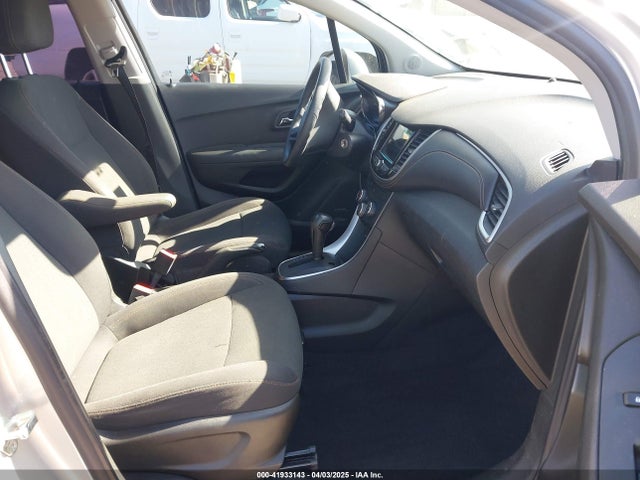 3GNCJKSB3KL261348 Chevrolet TRAX LS
