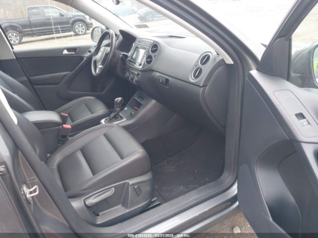 WVGSV7AX0HK030528 Volkswagen Tiguan 2.0t Wolfsburg Edition