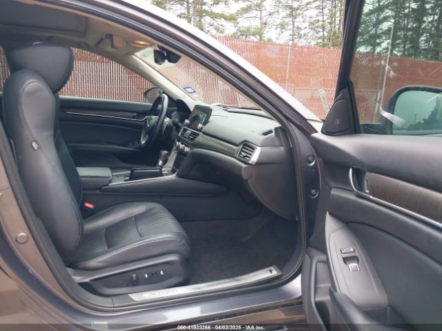 1HGCV1F95JA219205 Honda Accord Touring