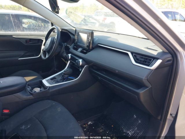 2T3F1RFVXKW051521 Toyota RAV4 LE