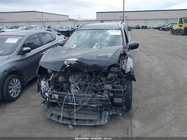KNMAT2MTXJP606555 Nissan ROGUE SV