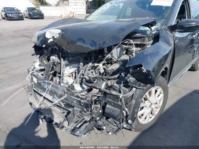 KNMAT2MTXJP606555 Nissan ROGUE SV