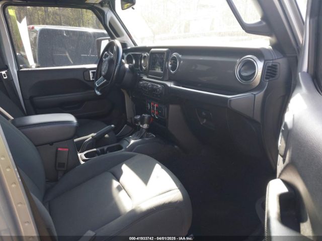 1C4HJXEN6LW204560 Jeep Wrangler Unlimited Sahara 4x4