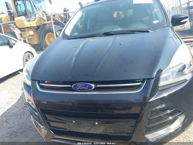 1FMCU0JX5GUC88013 Ford Escape Titanium