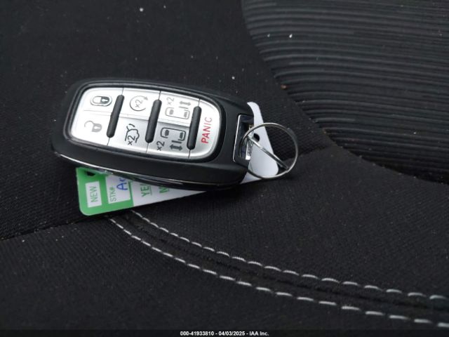 2C4RC1CGXPR608105 Chrysler Voyager Lx